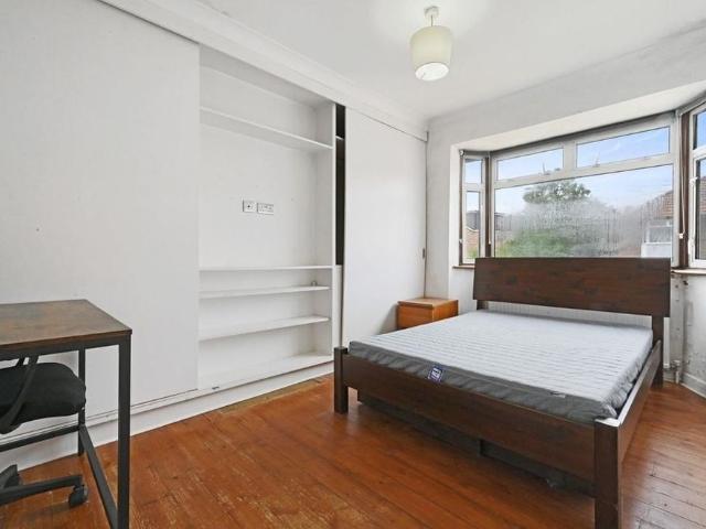 Room for rent in London Borough of Ealing, Greater London