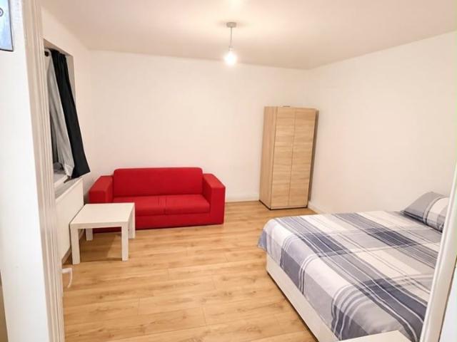 Room for rent in London Borough of Redbridge, Greater London