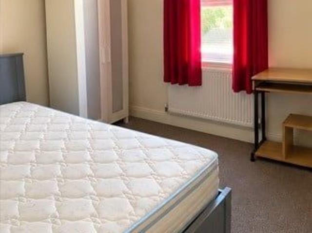 Room for rent in Lenton Abbey, Haddon