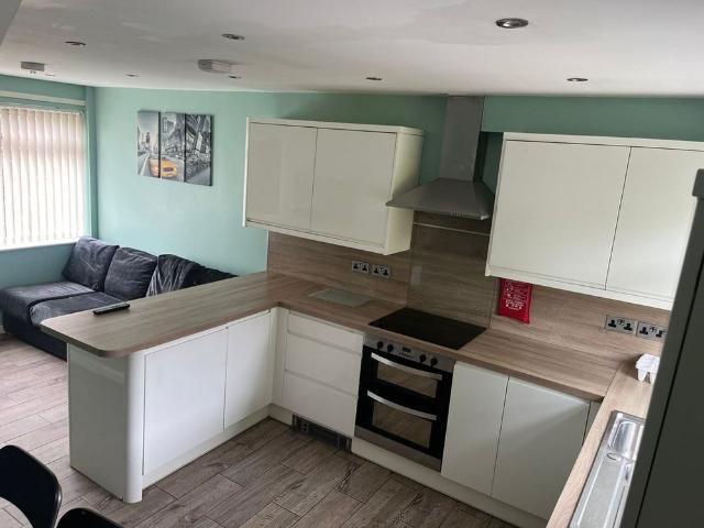 Room for rent in Park Central, Birmingham