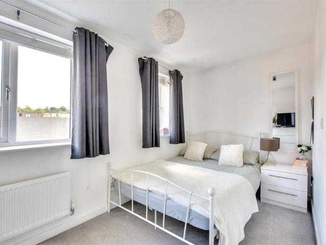 Room for rent in Lenton Abbey, Haddon