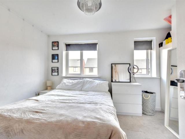 Room for rent in Lenton Abbey, Haddon