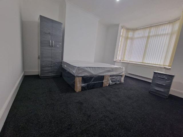 Room for rent in Park Central, Birmingham