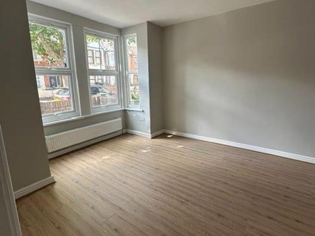 Room for rent in Plashet, Greater London