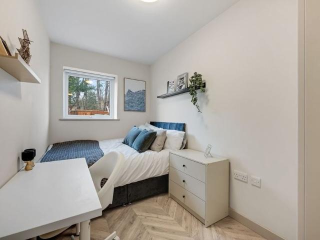 Room for rent in London Borough of Merton, Greater London