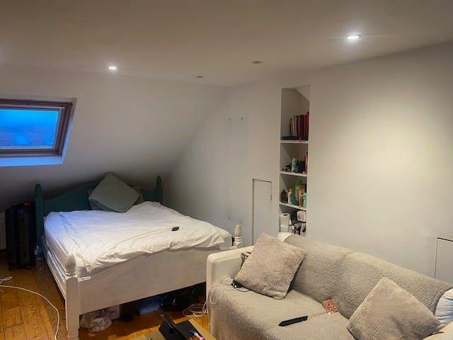 Room for rent in London Borough of Merton, Raynes Park