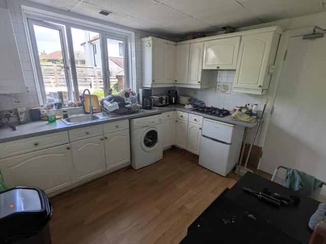 Room for rent in Charlton, Greater London