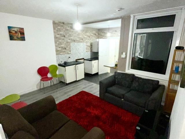 Room for rent in Lenton Abbey, Haddon