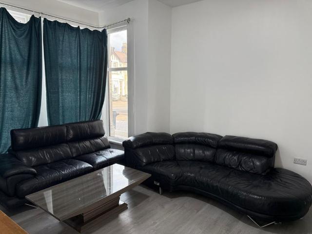 Room for rent in Gants Hill, Greater London