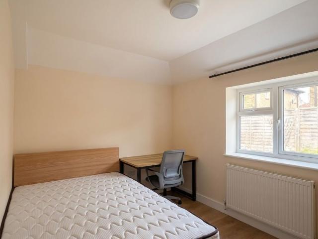 Room for rent in Well Hall, Greater London