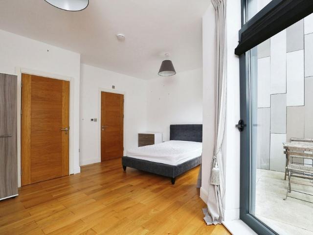 Room for rent in London, Merton