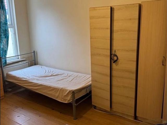 Room for rent in Gants Hill, Greater London