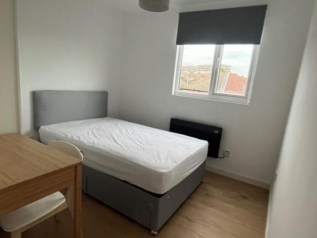Room for rent in Plashet, Greater London