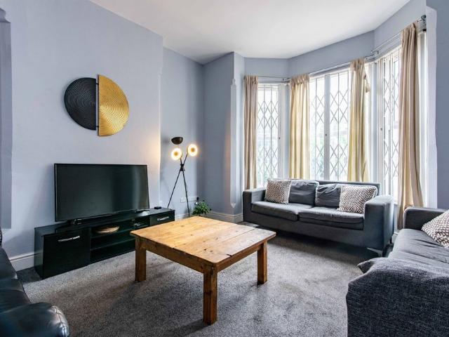 Room for rent in Lenton Abbey, Haddon