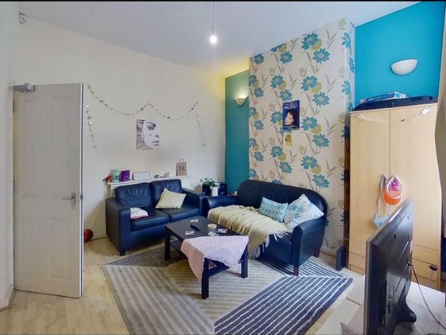 Room for rent in Lenton Abbey, Haddon