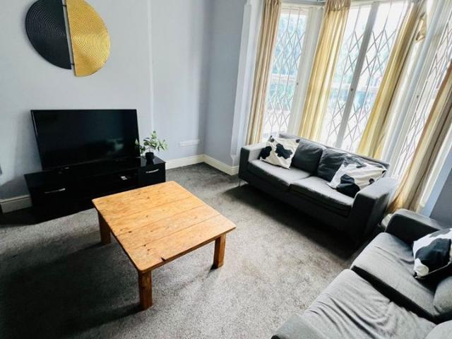 Room for rent in Lenton Abbey, Haddon