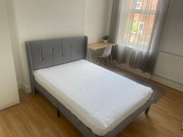 Room for rent in Lenton Abbey, Haddon