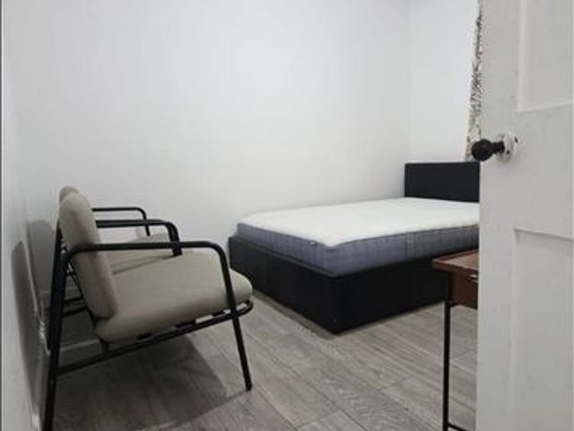 Room for rent in Gants Hill, Greater London