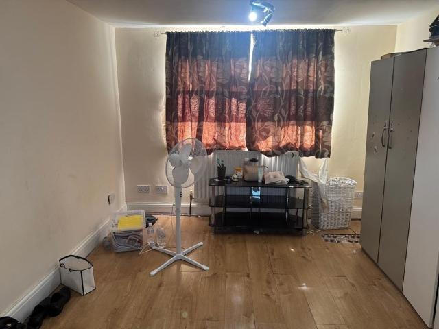 Room for rent in Gants Hill, Greater London