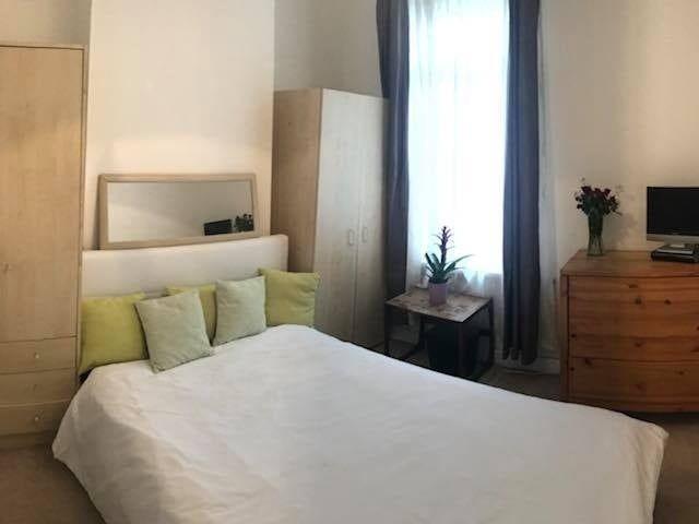 Room for rent in London Borough of Croydon, Greater London