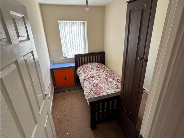 Room for rent in Park Central, Birmingham