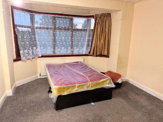 Room for rent in Gants Hill, Greater London