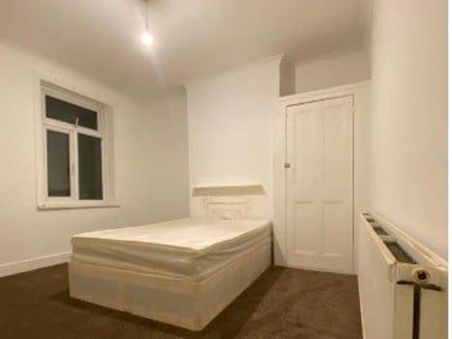 Room for rent in Gants Hill, Greater London