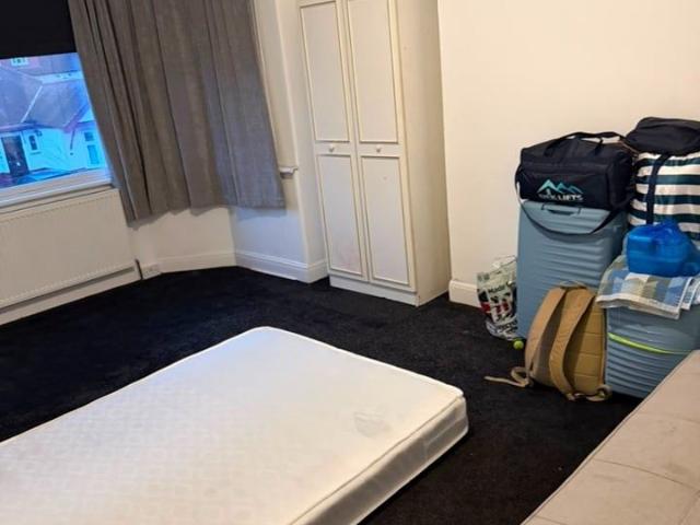 Room for rent in Gants Hill, Greater London