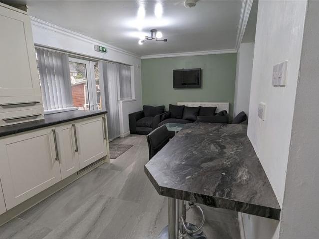 Room for rent in Park Central, Birmingham