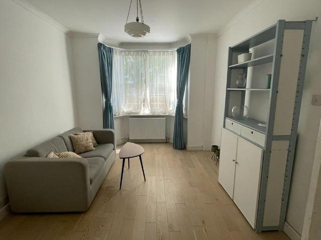 Room for rent in Bromley-by-Bow, Greater London
