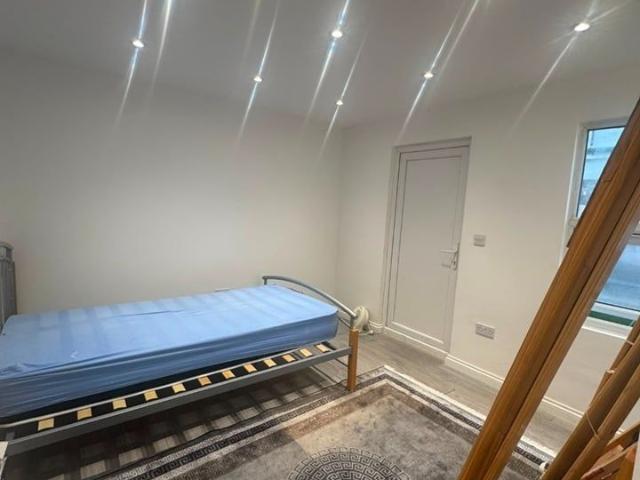 Room for rent in Plashet, Greater London