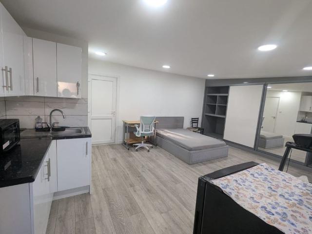 Apartment for rent in Lane, Greater London