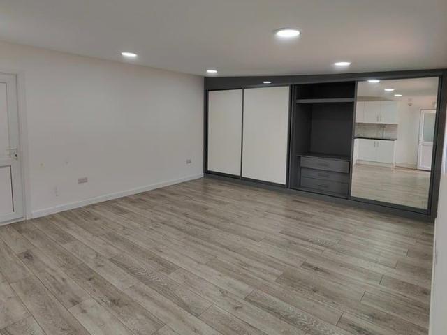 Apartment for rent in Lane, Greater London