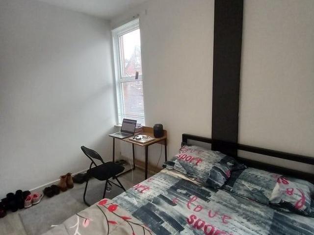 Room for rent in Gledhow Park, Leeds