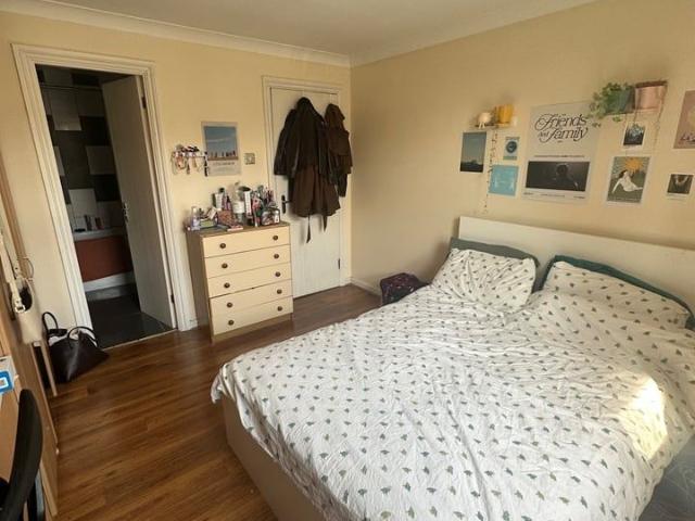 Apartment for rent in Poplar Grove, Greater London