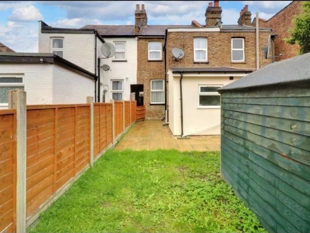 Room for rent in Lane, Greater London
