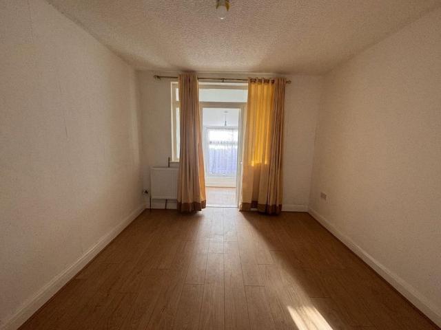 Room for rent in Gants Hill, Greater London