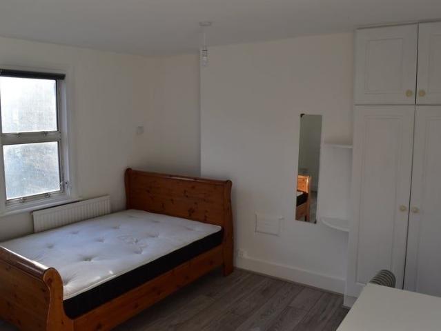 Room for rent in Elmington Estate, Greater London