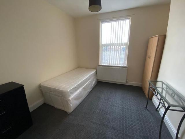 Room for rent in Fairfield, Calderstones
