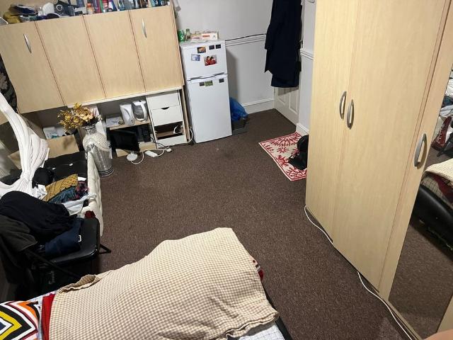 Room for rent in Plashet, Greater London