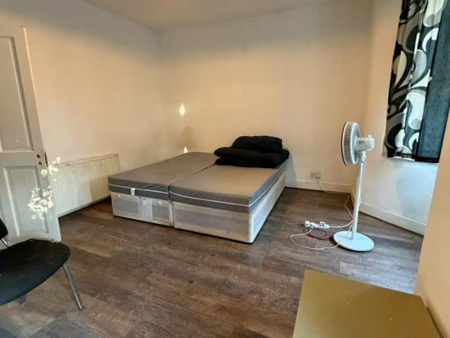 Room for rent in Gants Hill, Greater London