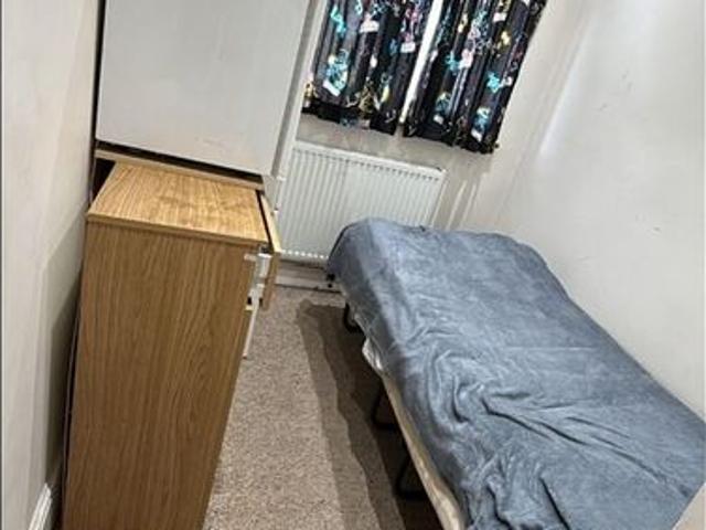 Room for rent in Lane, Greater London