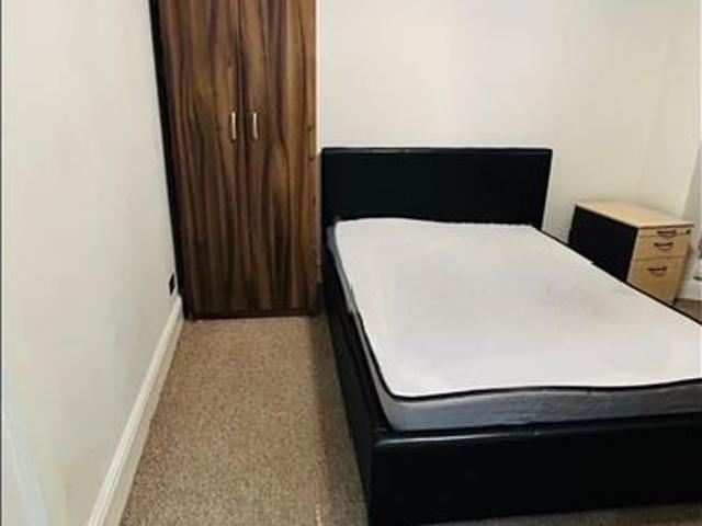 Room for rent in Lane, Greater London