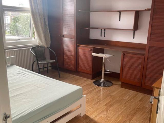 Room for rent in Gants Hill, Greater London