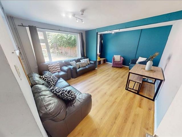 Room for rent in Lenton Abbey, Haddon