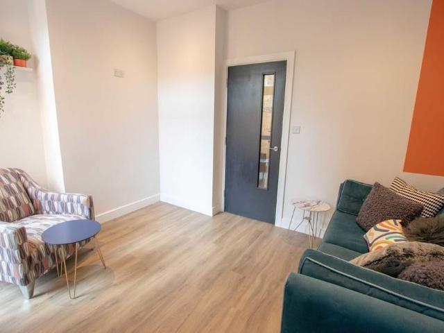 Room for rent in Attenborough, East Midlands
