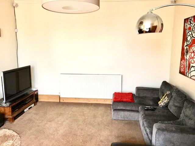 Room for rent in Gledhow Park, Leeds