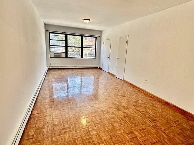 Room for rent in Arverne, New York