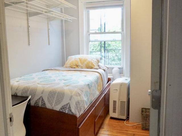 Room for rent in Arverne, New York