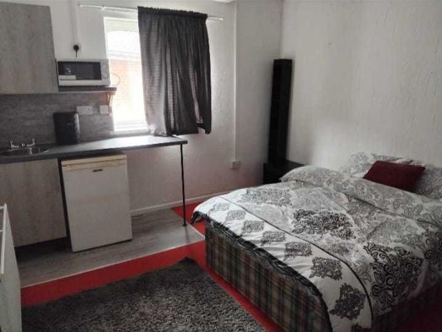 Studio for rent in Willenhall, West Midlands